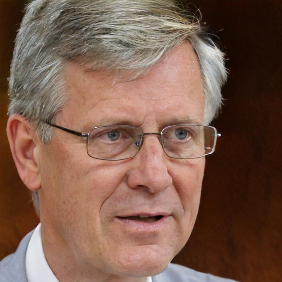 Портрет преподавателя Андрея Каримова